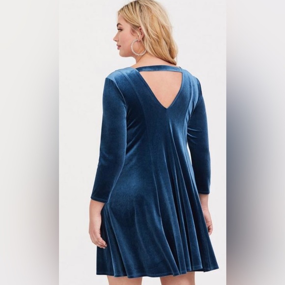 TORRID Mini Velvet Fluted Dress Size 0 - Picture 3 of 8